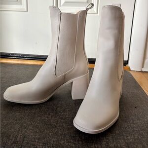 Brand new Steve Madden off white Chelsea midcalf boots